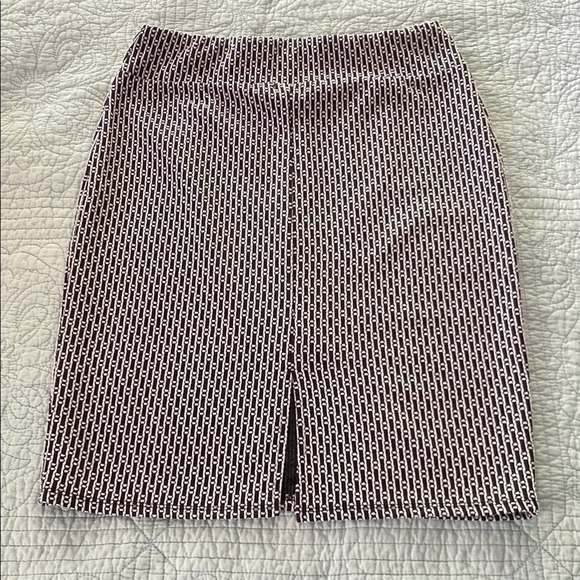 Espresso Black and White Knee-Length Pencil Skirt with Slit - Picture 3 of 4